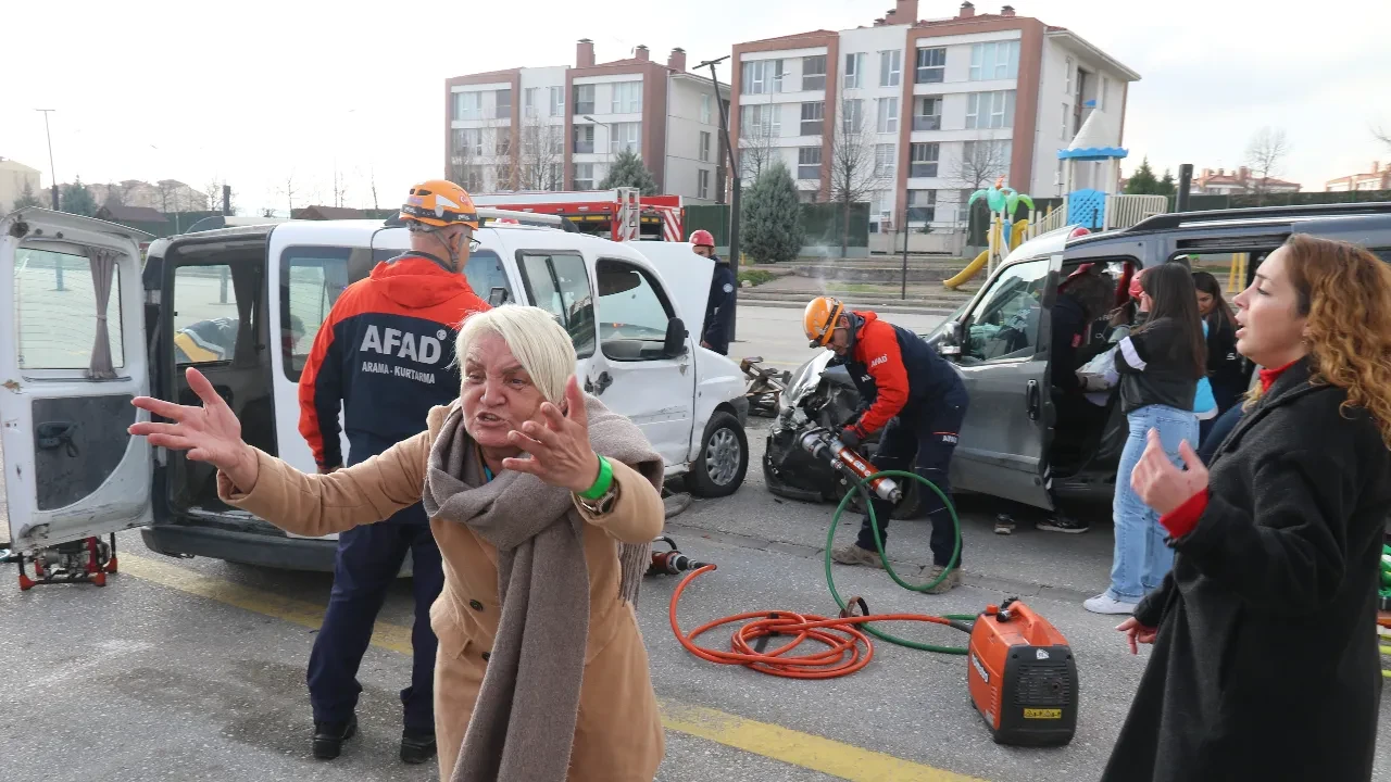Gerçeğini aratmayan tatbikat! 'Oyunculuk teklifleri kapıda' dedirten rol kamerada