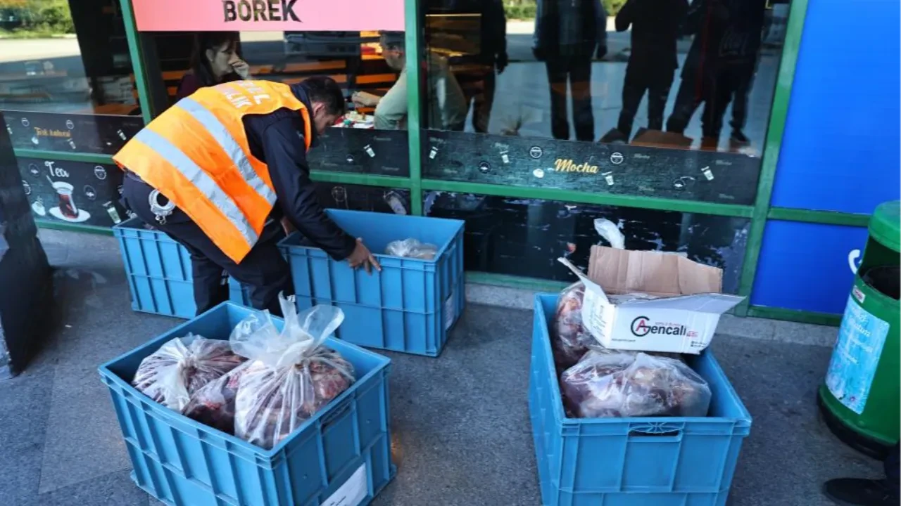 'Hijyen hak getire, soğuk zincir de ne ola ki!' Kütahya'dan Antalya'ya otobüsle kilolarca eti böyle taşıdılar