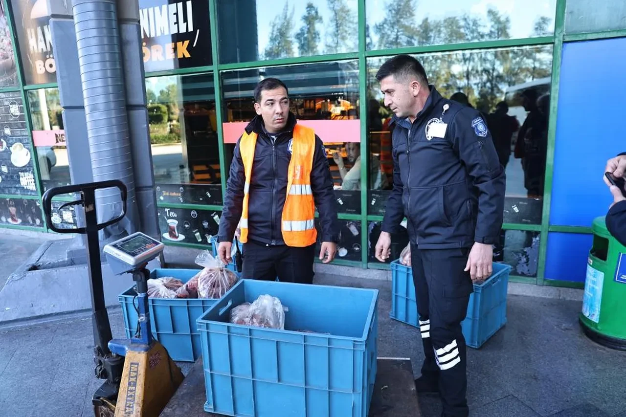 'Hijyen hak getire, soğuk zincir de ne ola ki!' Kütahya'dan Antalya'ya otobüsle kilolarca eti böyle taşıdılar