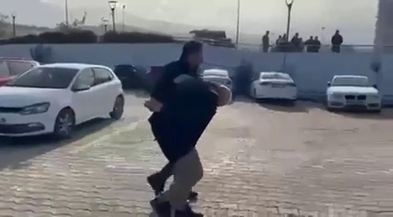 Husumetlisini aracıyla ezmeye çalıştı! Dehşete düşüren anlar kamerada