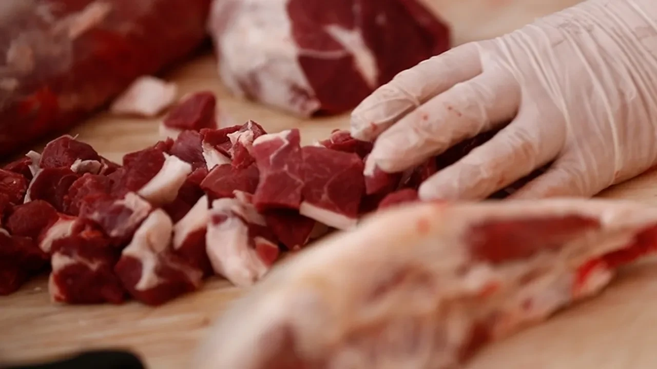 Kırmızı et fiyatlarıyla ilgili dikkat çeken çıkış! "Yüksek maliyet ile ucuza et yiyemeyiz"