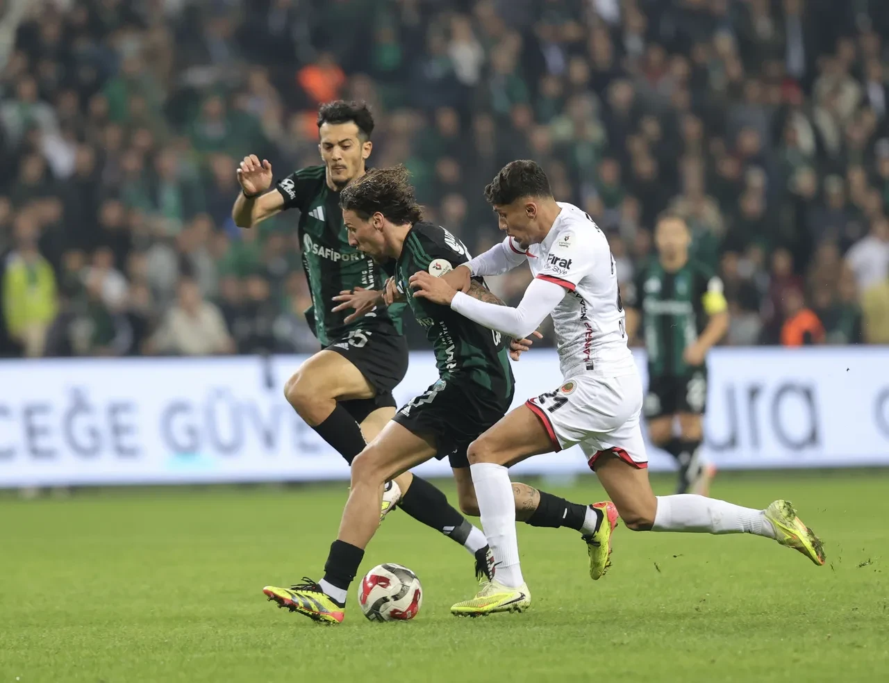 Kocaelispor maçı hangi kanalda, saat kaçta? Karacabey Belediye Spor ile Ziraat Türkiye Kupası'nda karşılaşacak