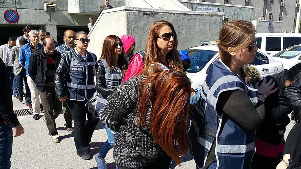 Masada fuhuş pazarlığı! Garsonlar gösterdi, kadınlar gitti: Milyonlarca TL'lik para transferi