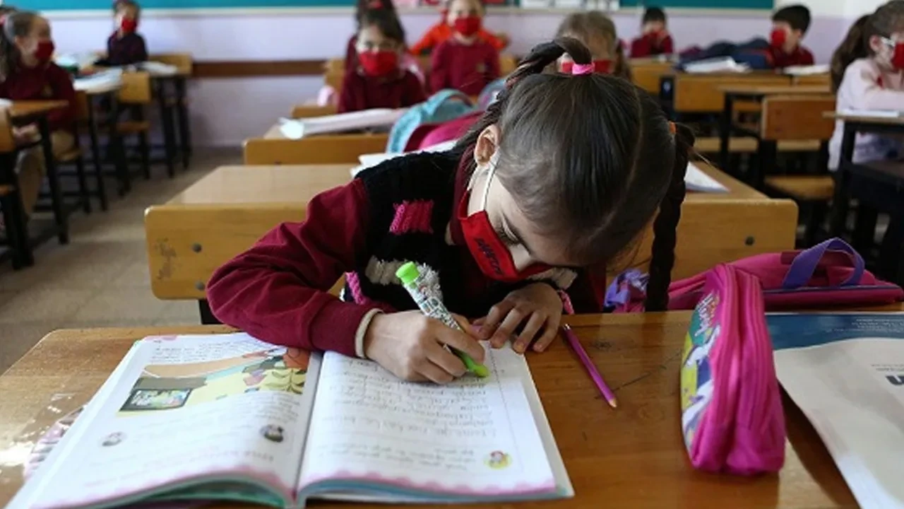 MEB düğmeye bastı! Okula başlama yaşı değişiyor