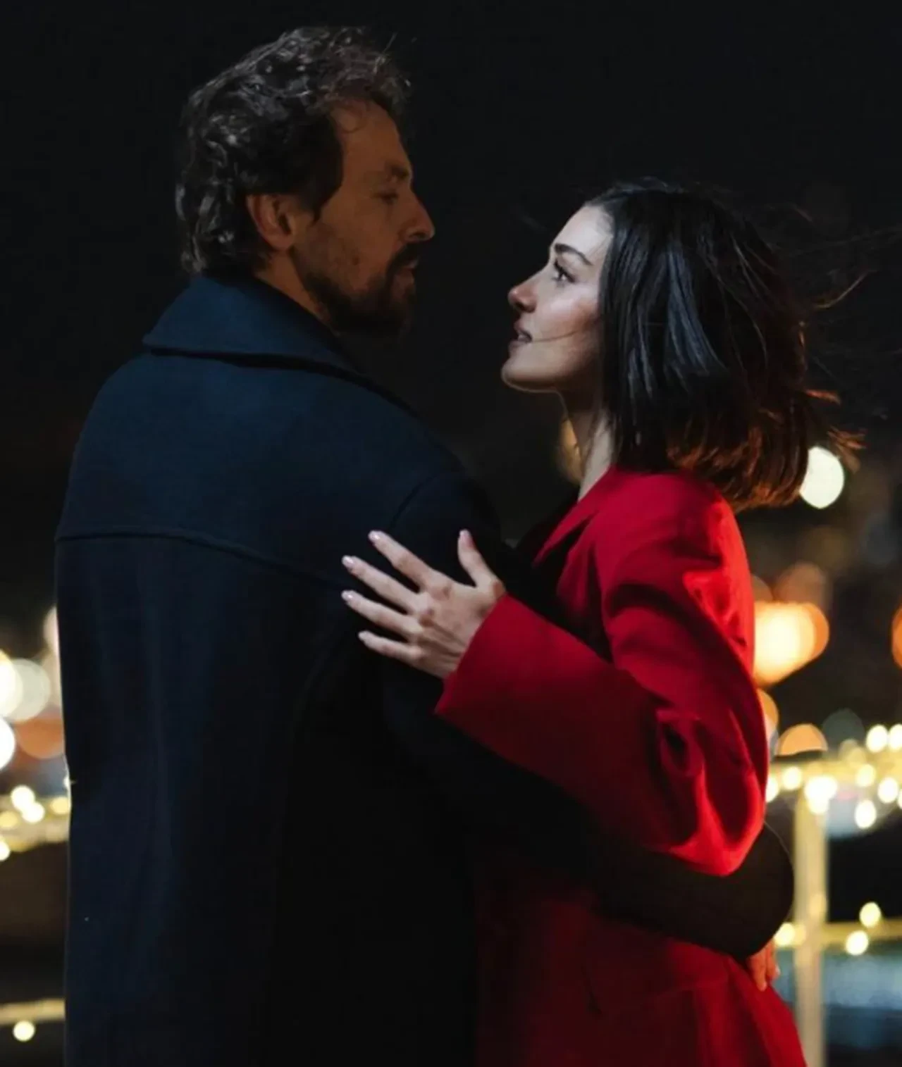 Metin Akdülger'in annesinden bahsetmesi üzerine Hande Erçel'in yüz ifadesi duygulandırdı