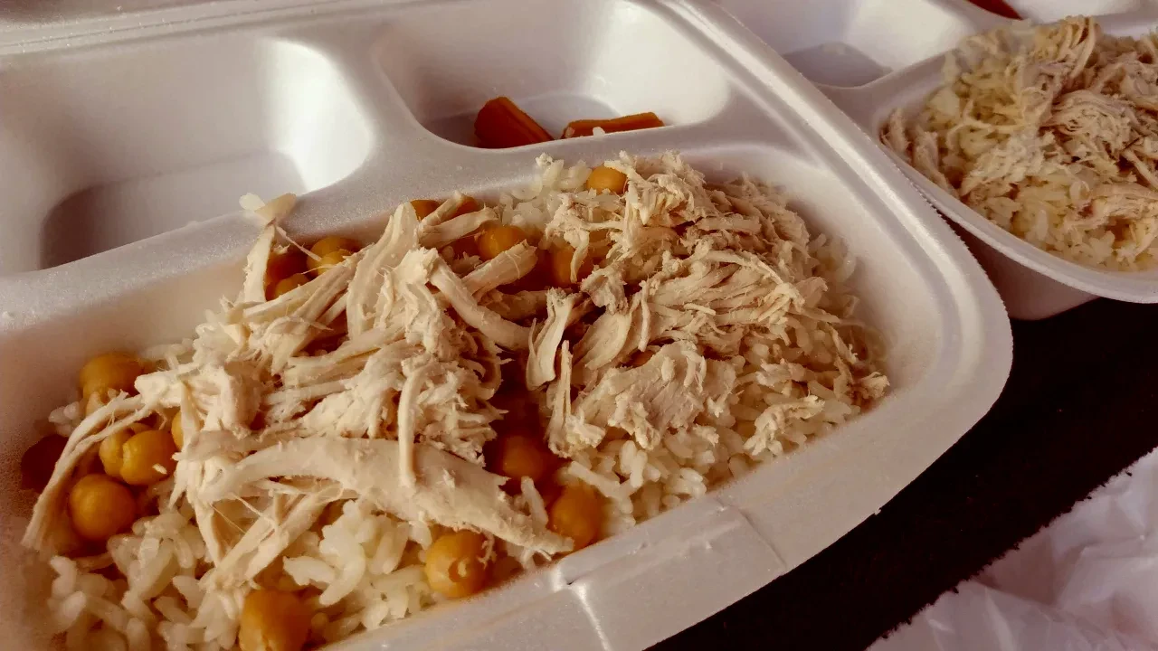 Tavuk pilav yiyen 53 öğrenci hastanelik oldu! 