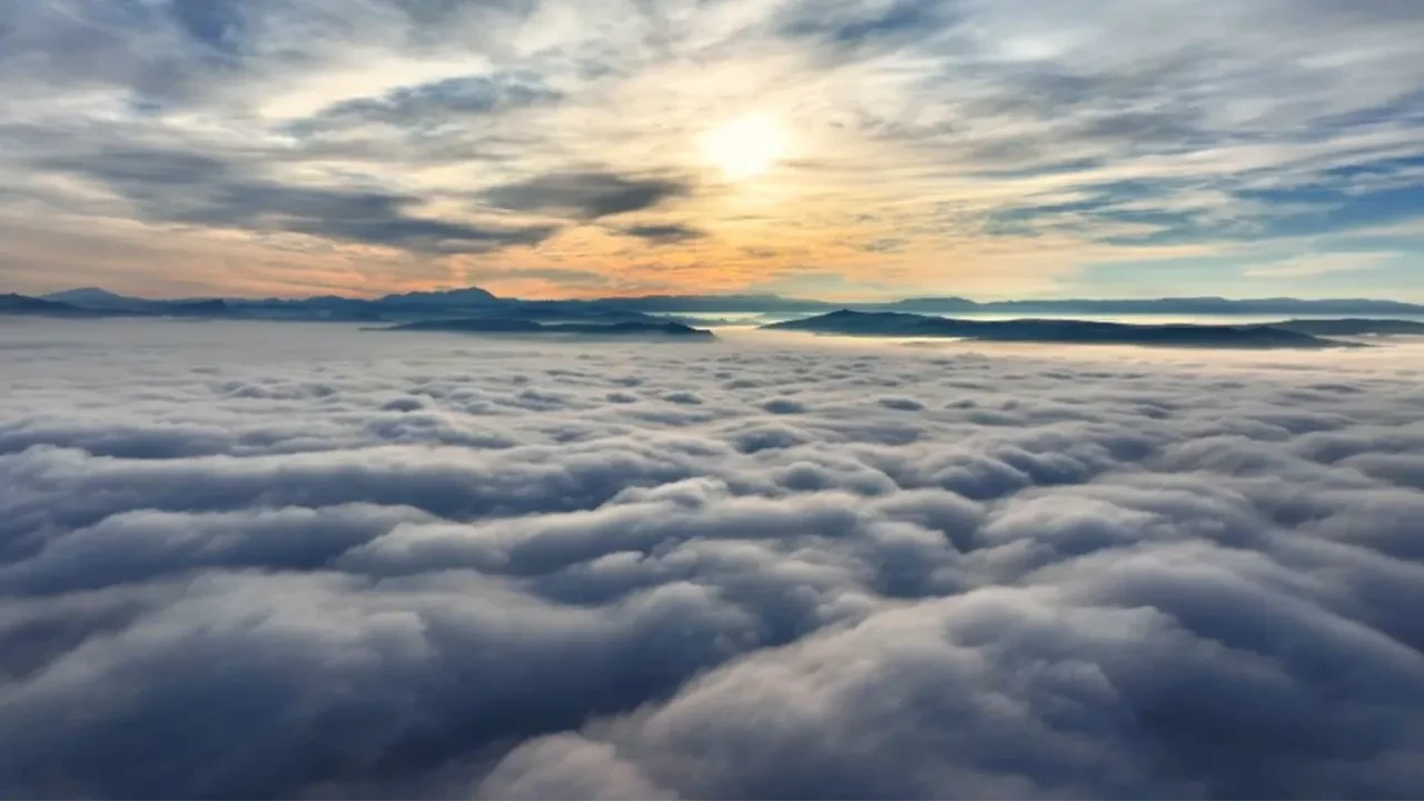 Yoğun sis Sivas'ta masalsı görüntüler oluşturdu!