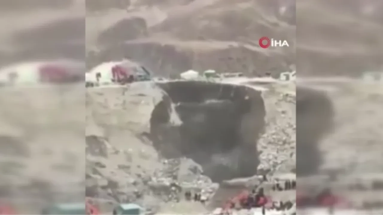 Afganistan'da altın madeninde çökme: 3 kişi öldü