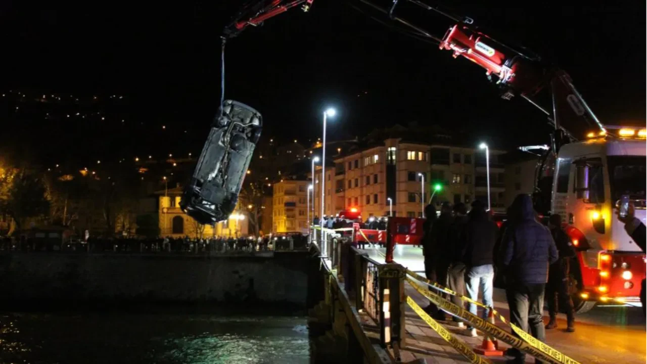 Amasya'da korkunç kaza! Otomobil nehre uçtu: Ölü ve yaralı var