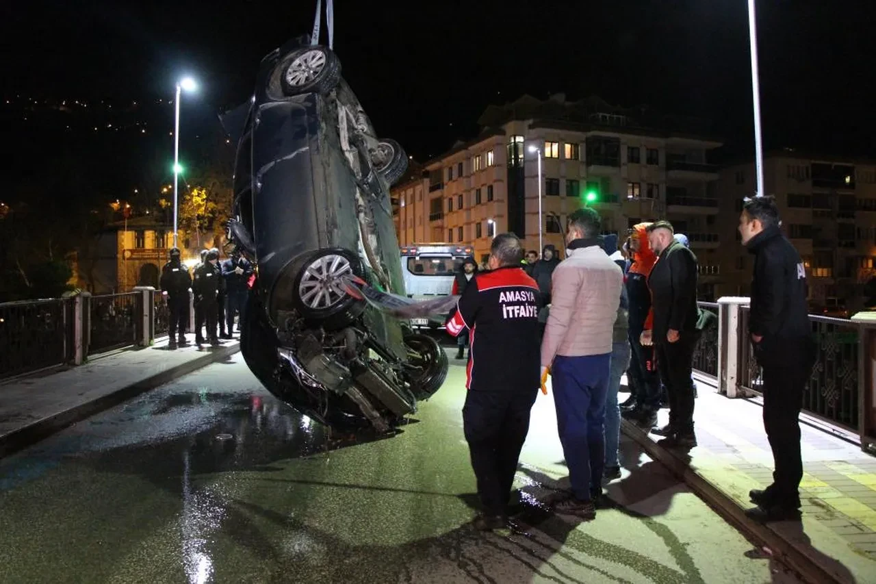 Amasya'da korkunç kaza! Otomobil nehre uçtu: Ölü ve yaralı var
