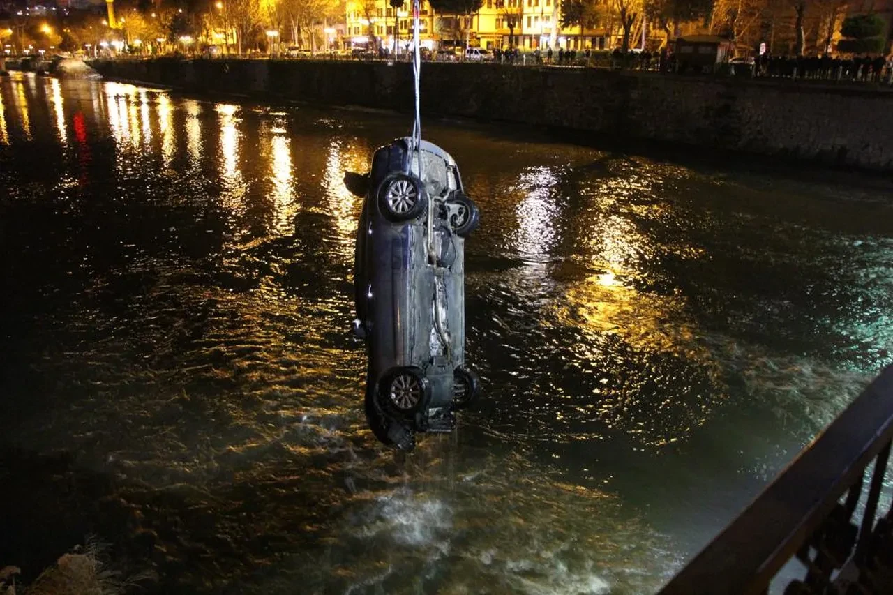 Amasya'da korkunç kaza! Otomobil nehre uçtu: Ölü ve yaralı var