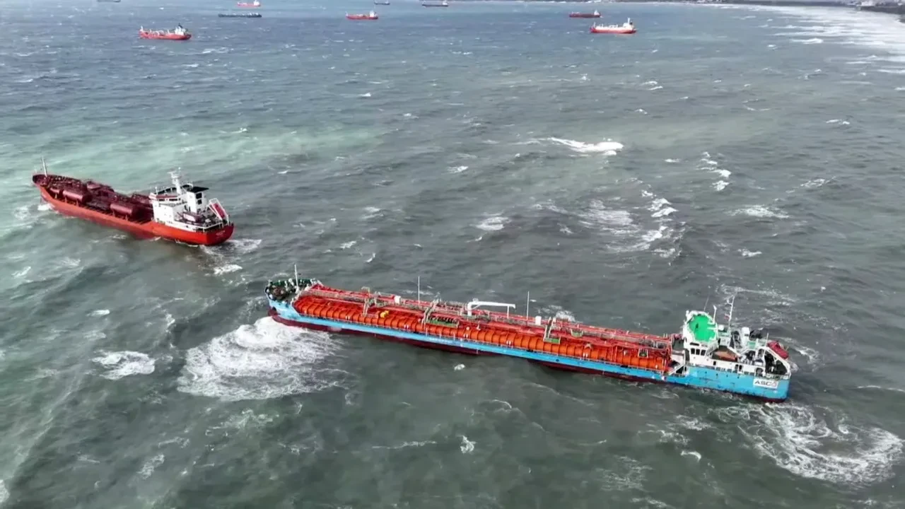 Azerbaycan ve Türk gemilerinden acil durum çağrısı