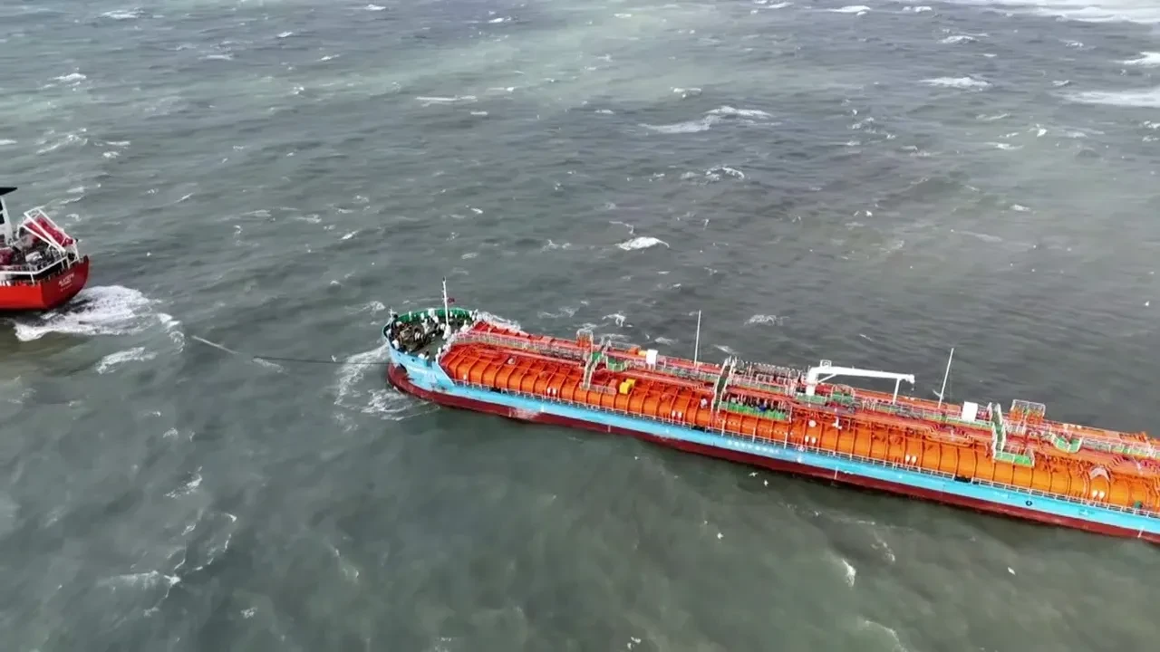 Azerbaycan ve Türk gemilerinden acil durum çağrısı