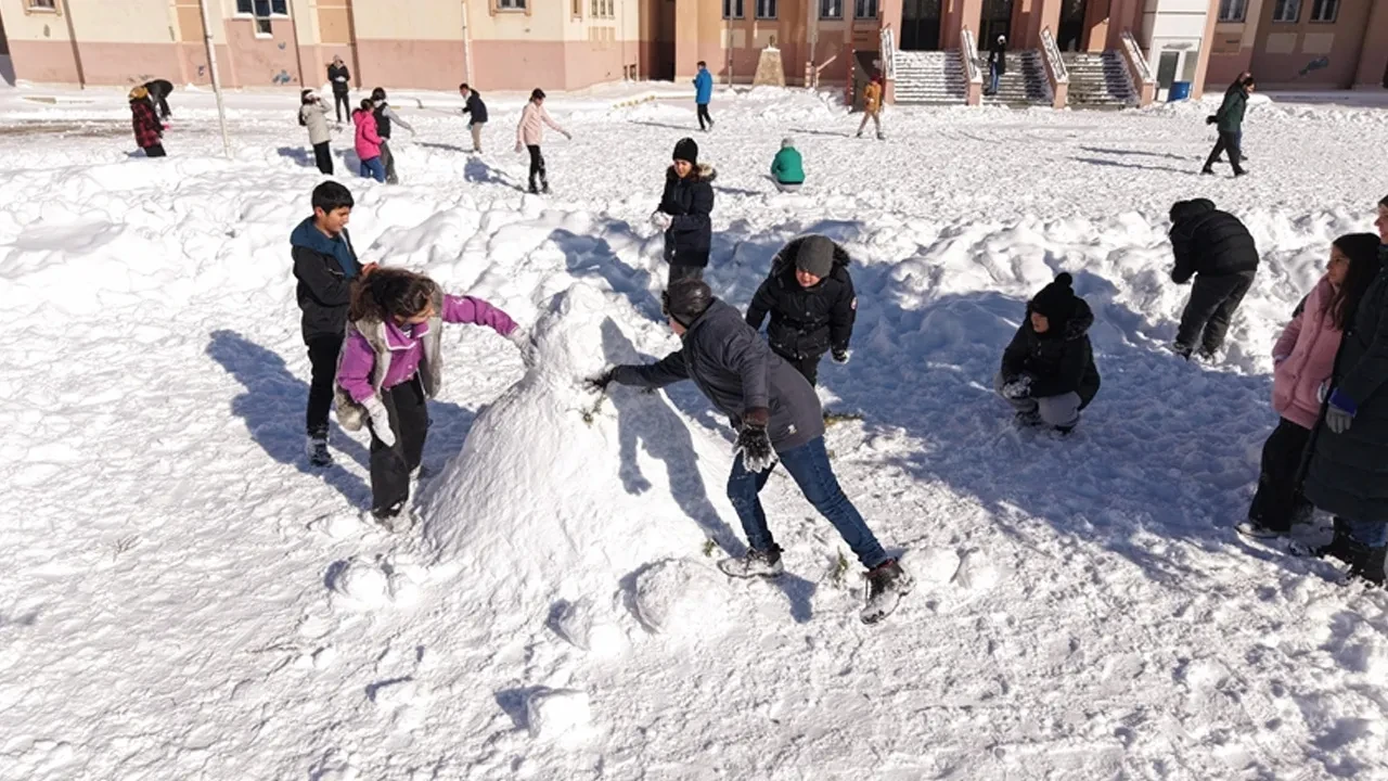 Eğitime kar molası! İşte okulların tatil edildiği illerimiz 
