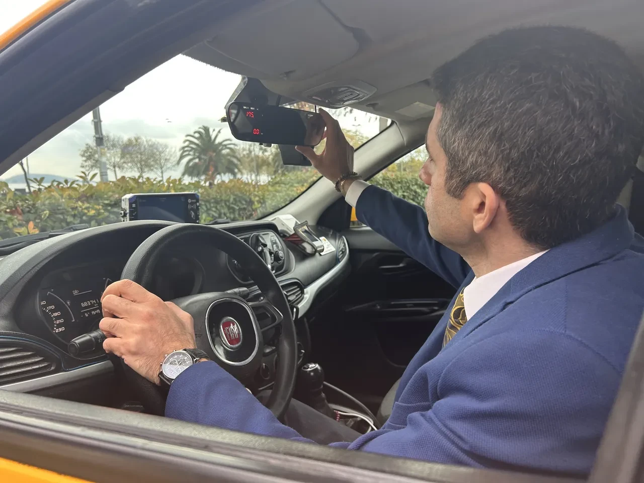 Hem Galatasaray hem Boğaziçi Üniversitesi mezunu! İşini bırakıp taksici oldu