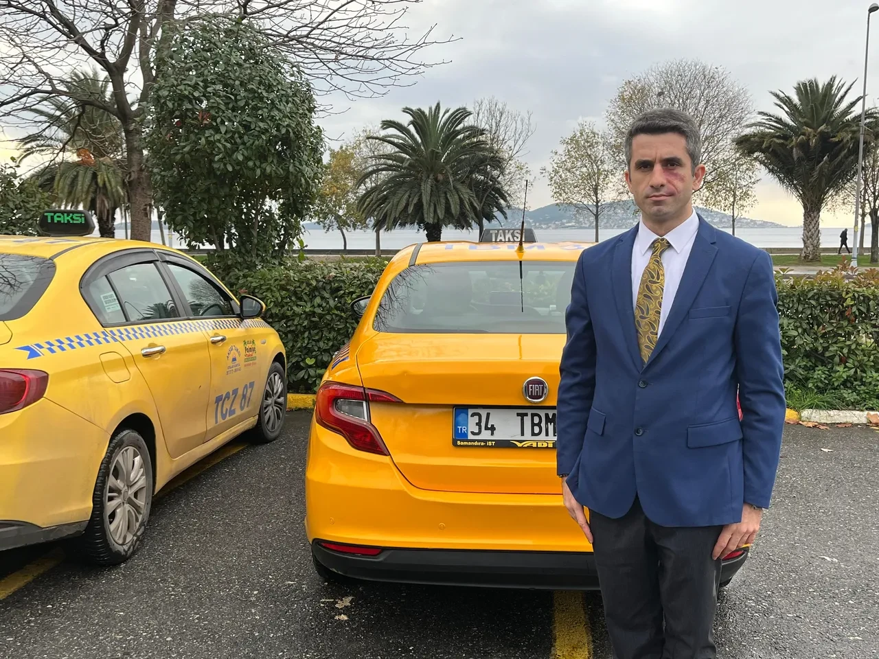 Hem Galatasaray hem Boğaziçi Üniversitesi mezunu! İşini bırakıp taksici oldu