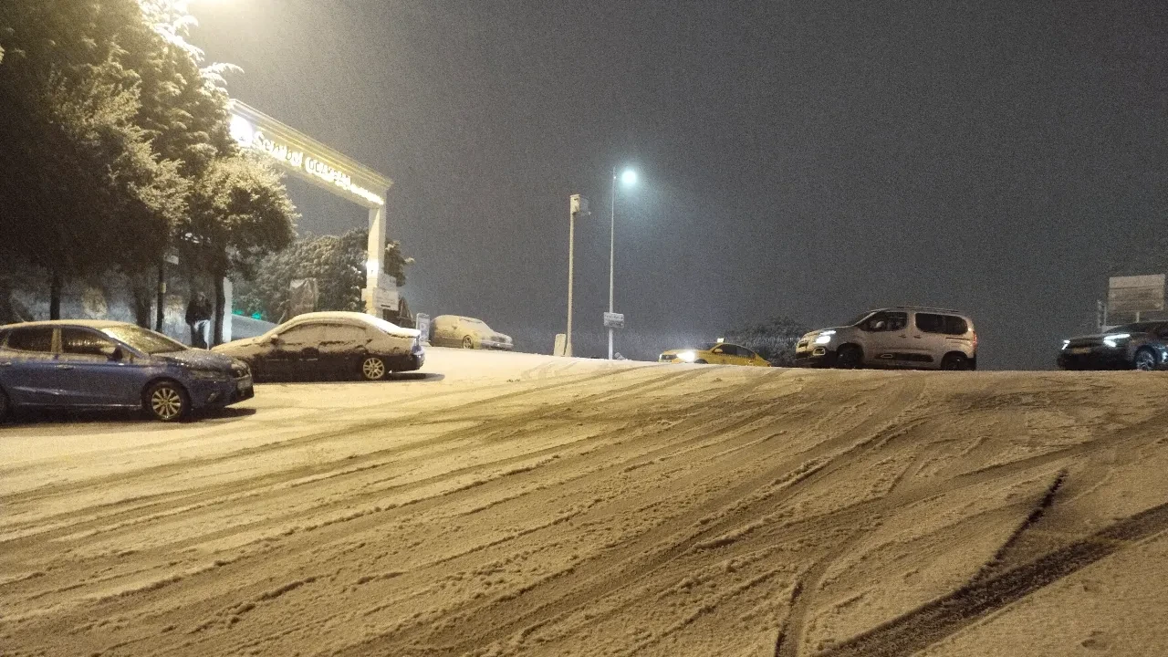 İstanbul’da 31 Aralık Çarşamba okullar tatil mi kar tatili var mı? Kar yağışı etkisini artırdı