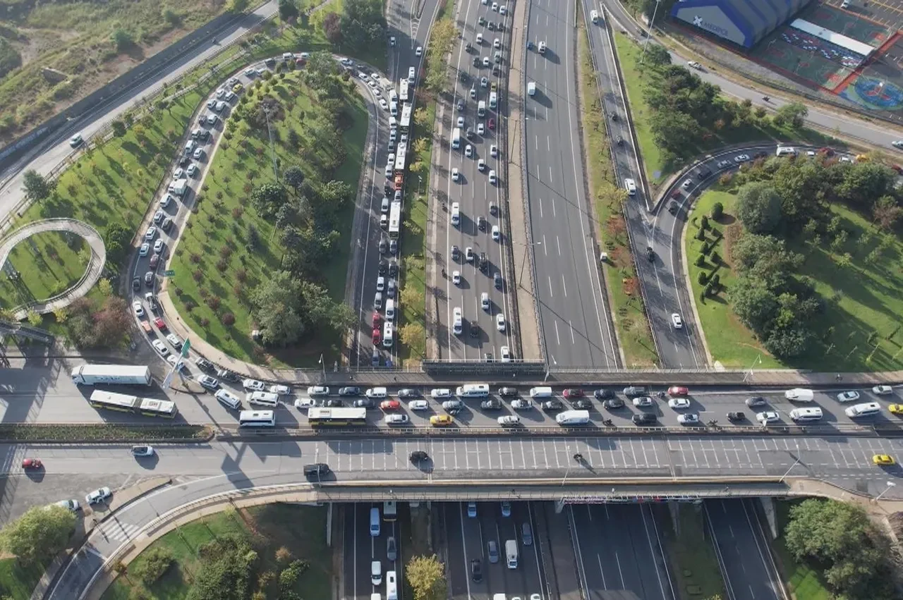 İstanbul'da bazı yollar trafiğe kapatılacak! Valilik saat verdi: İşte yılbaşında ve yeni yılın ilk gününde alternatif güzergahlar
