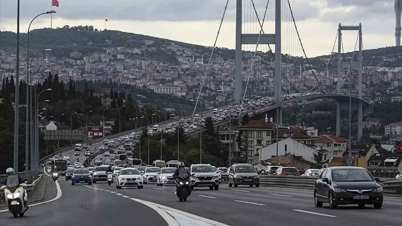 İstanbul'da bazı yollar trafiğe kapatılacak! Valilik saat verdi: İşte yılbaşında ve yeni yılın ilk gününde alternatif güzergahlar