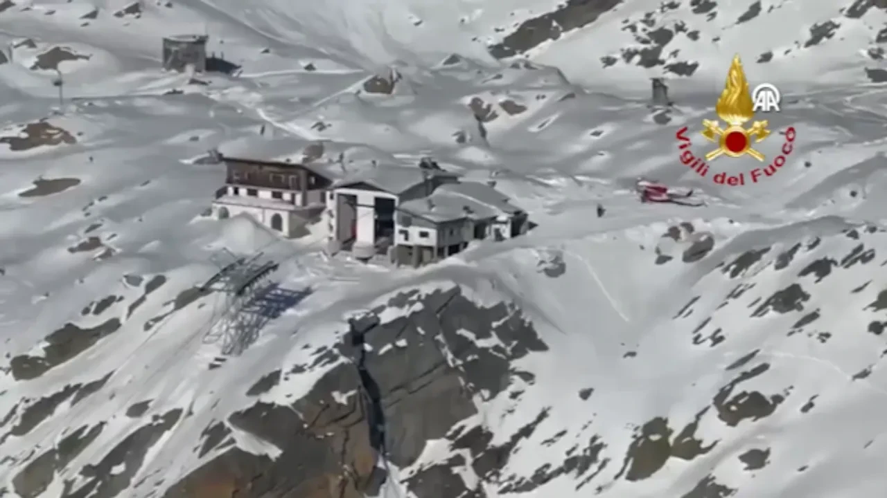 İtalya'da teleferik kazası: 100 kişi mahsur kaldı, yaralılar var