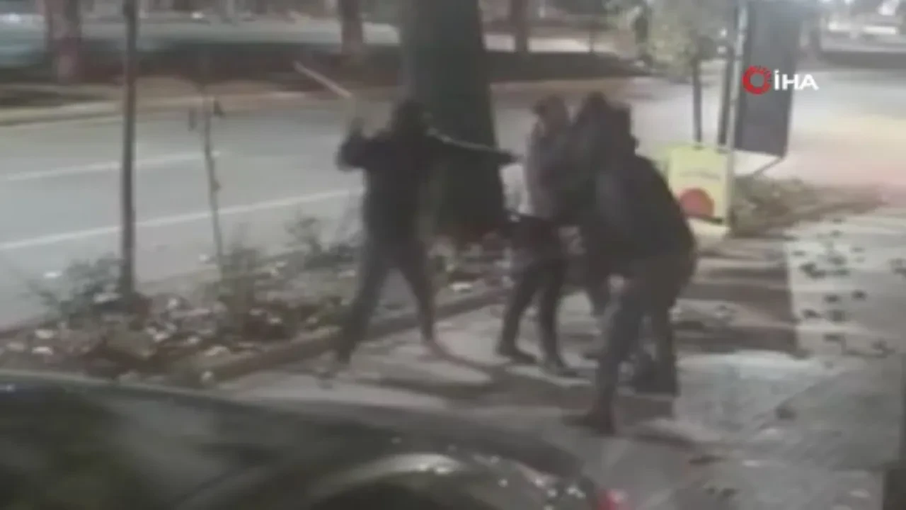 Kar maskeli, beyzbol sopalı saldırganlar dehşet saçtı! Gece yarısı vatandaşa kabusu yaşattılar