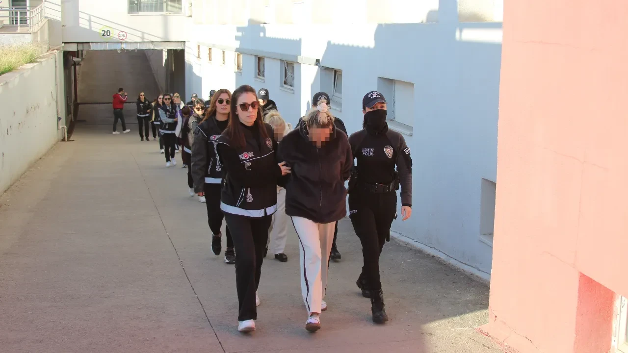 Sahte konkordato ilanıyla milyarlık vurgun! Örgüt liderinin sevgilisinden kilo kilo altın çıktı