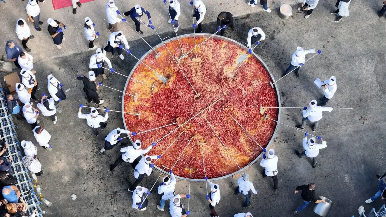 sucuklu yurmurta rekoru Afyonkarahisar