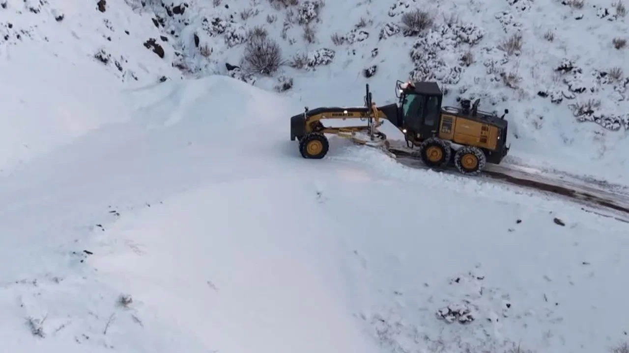 Adıyaman'da 50 işçi karda mahsur kaldı