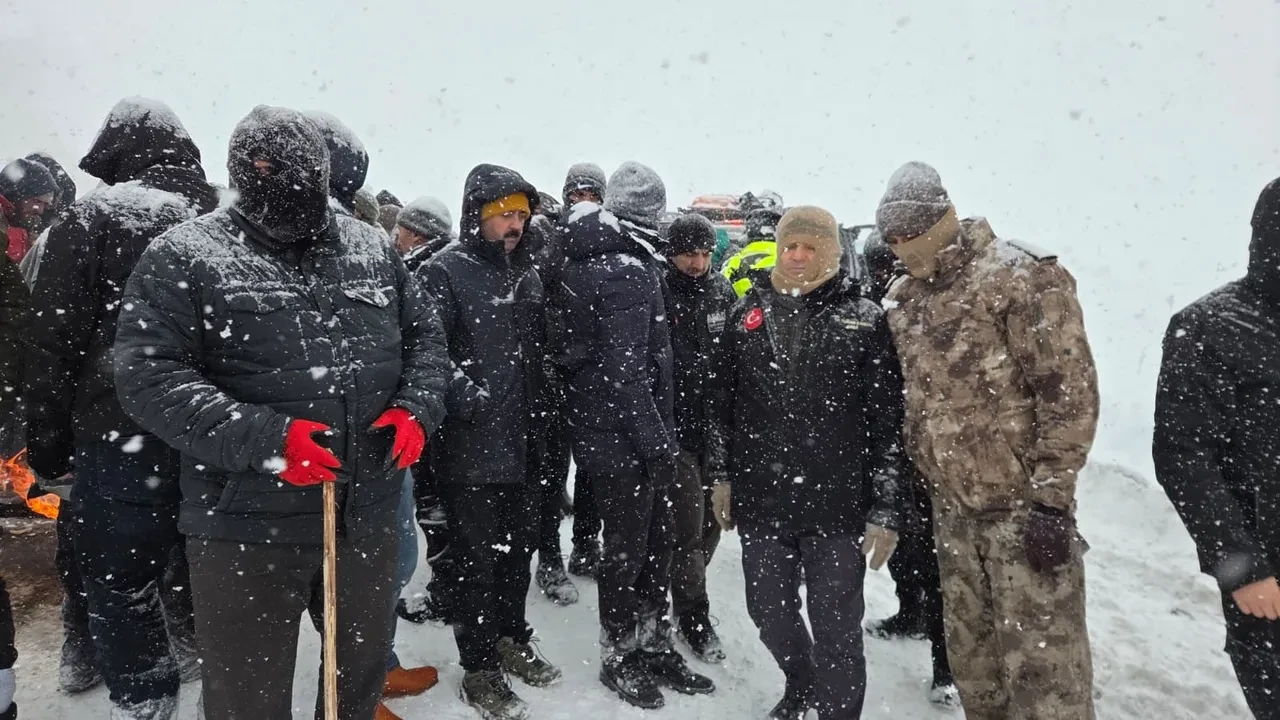 Artvin'de çığ düştü! 3 çobandan 1'inin cansız bedenine ulaşıldı
