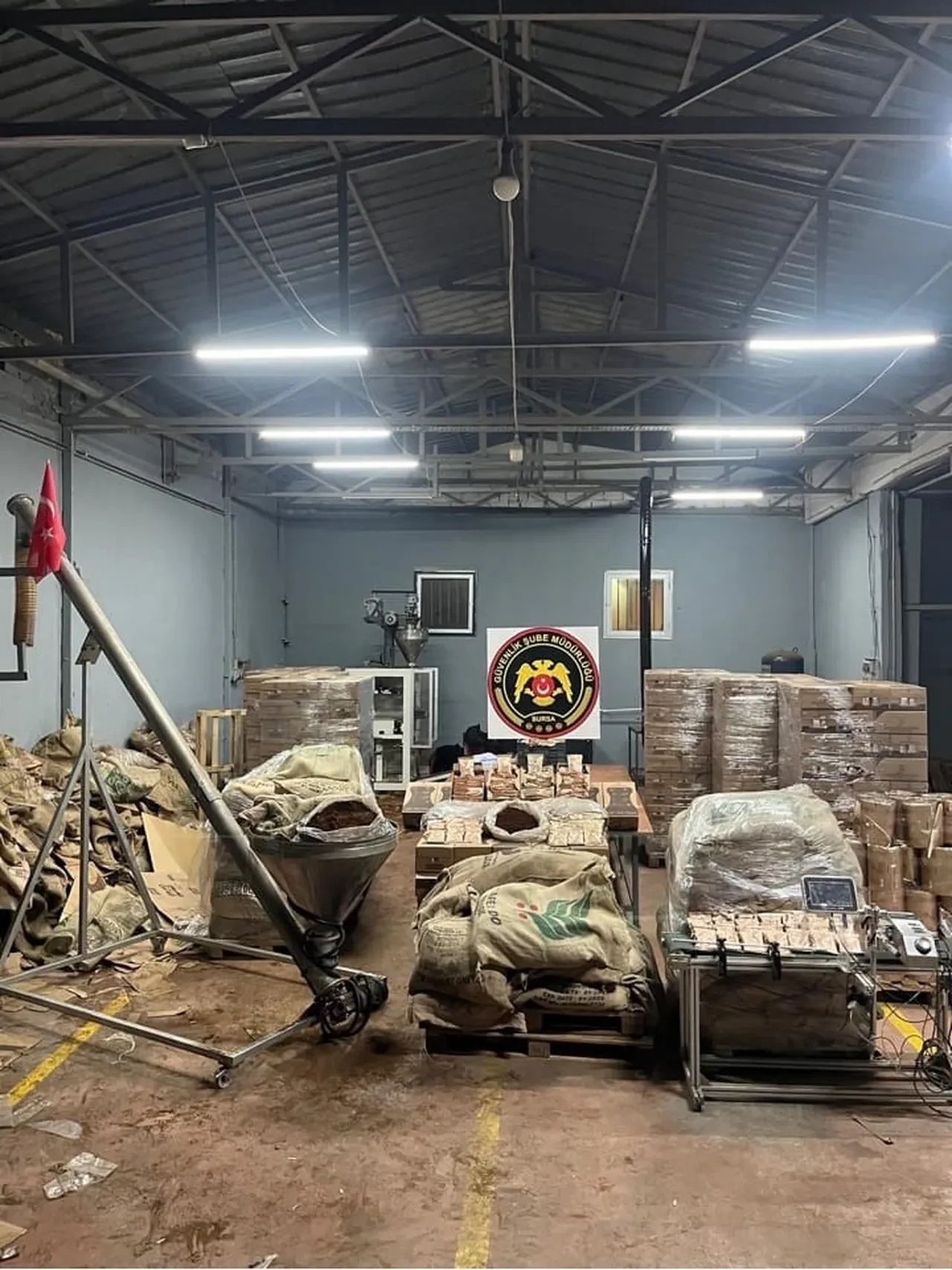 Bursa'da sahte gıda operasyonu: Tonlarca bozuk kahve ele geçirildi