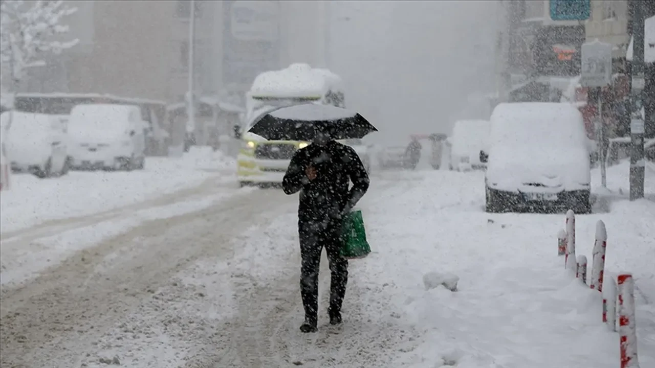 Eğitime kar engeli! 2 Ocak Cuma günü okullar tatil edildi
