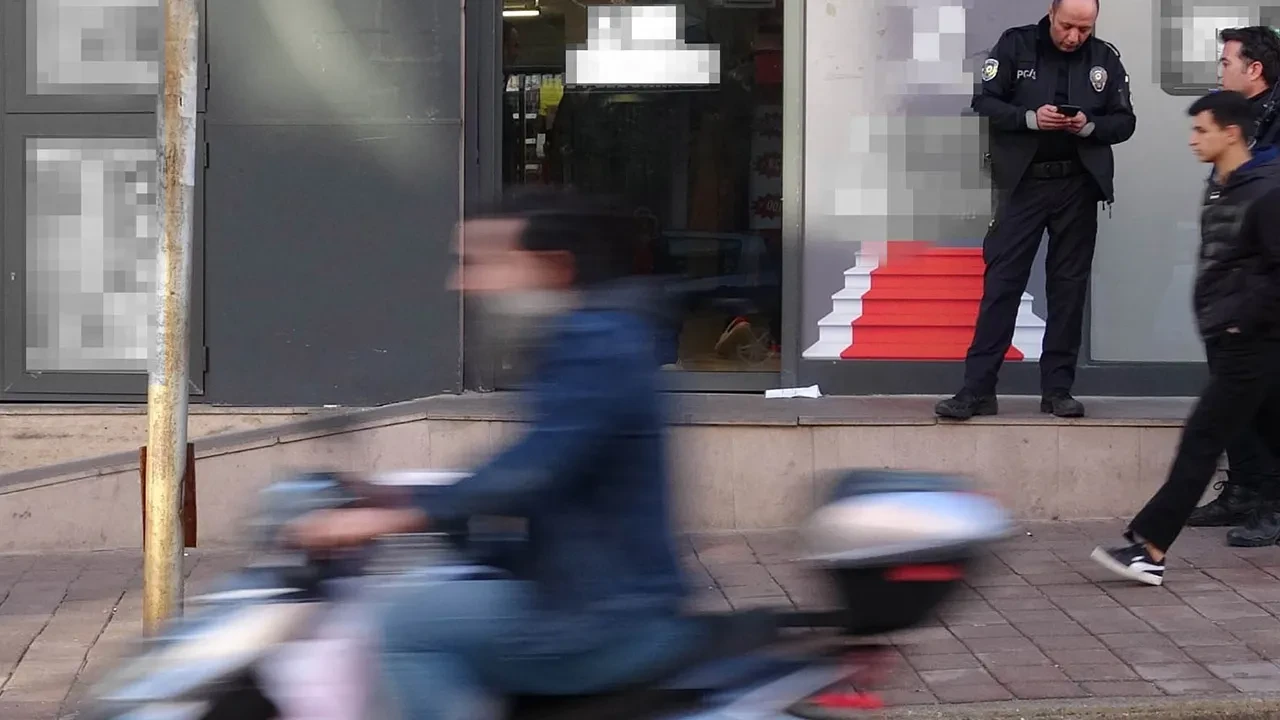 Hırsızlık yapmak isteyen şahıs markette 3 çalışanı yaraladı