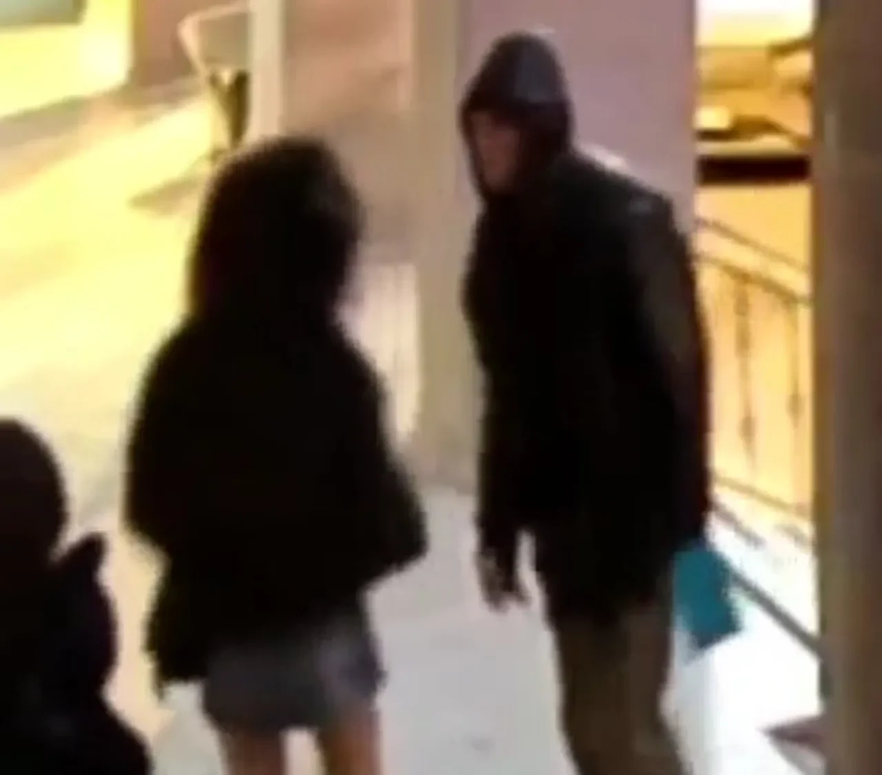 İş yerinin önünde bekleyen kadın dehşeti yaşadı! "Ne yapıyorsun sen ya?"