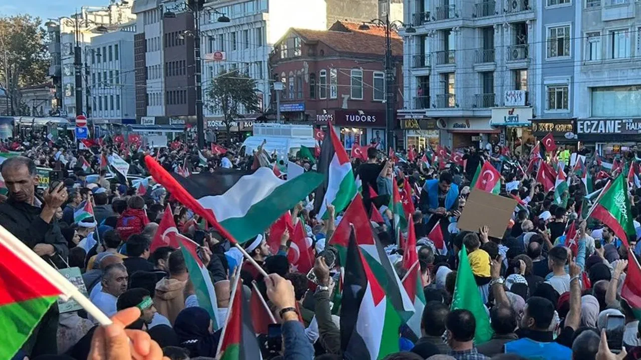 İstanbul Galata Köprüsü'nde yarın Gazze yürüyüşü düzenlenecek