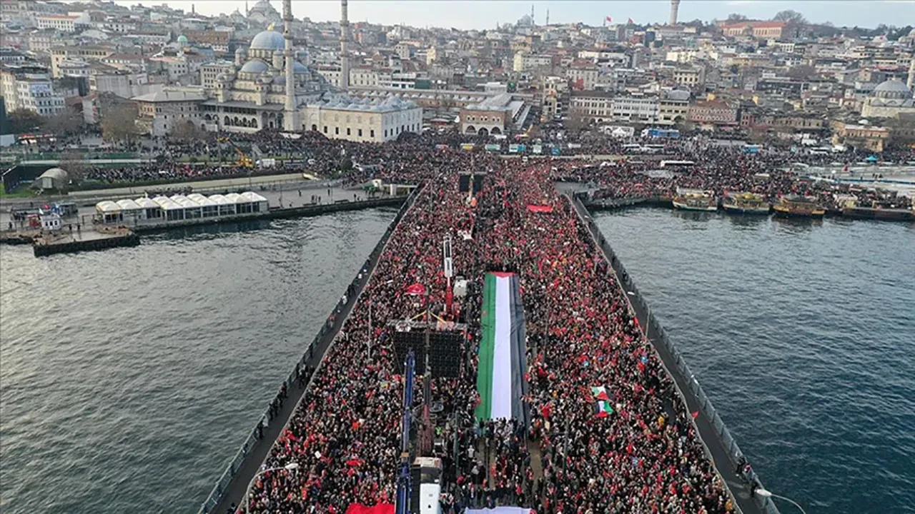 İstanbul Galata Köprüsü'nde yarın Gazze yürüyüşü düzenlenecek