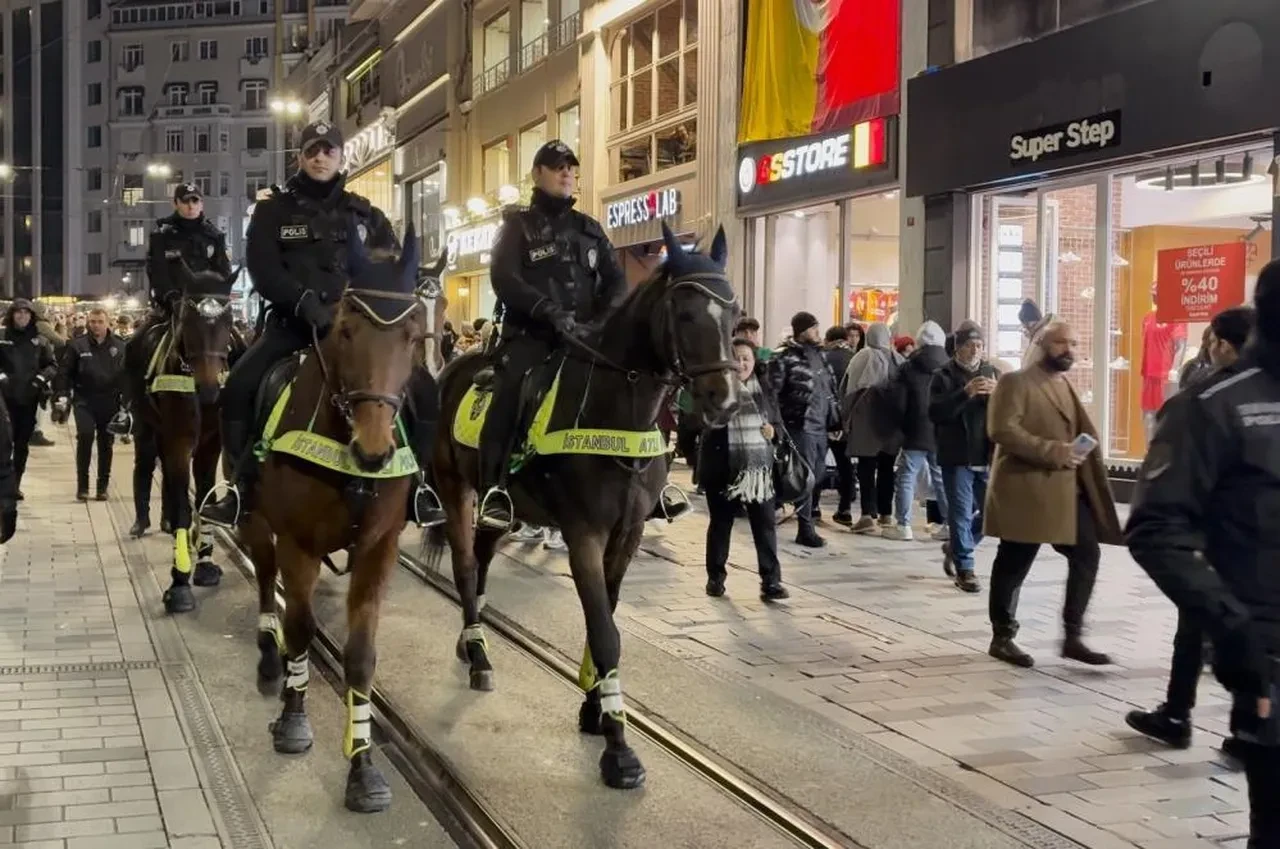 İstanbul'da yılbaşı önlemleri: İstiklal Caddesi ve Taksim Meydanı'nda kuş uçurtulmuyor