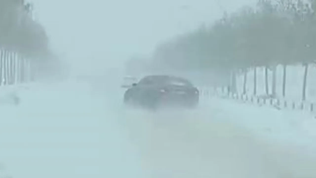 Kayganlaşan yolda kazadan son anda kurtuldu