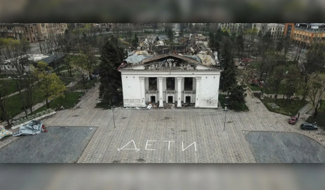 Mariupol Drama Tiyatrosu yeniden açıldı: Putin kemikler üzerinde dans ediyor!