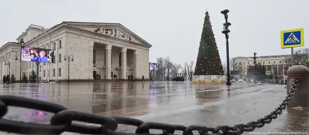 Mariupol Drama Tiyatrosu yeniden açıldı: Putin kemikler üzerinde dans ediyor!