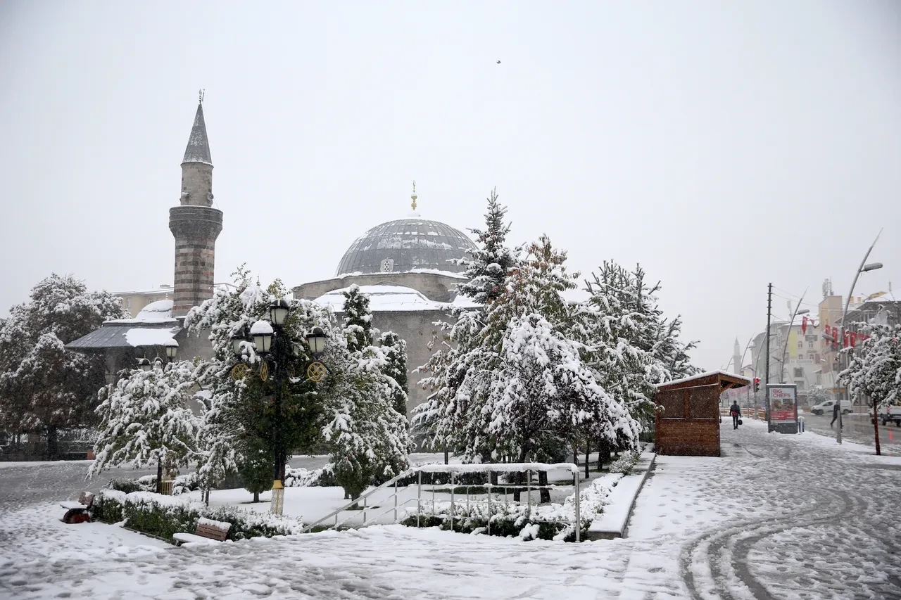 Meteoroloji illeri tek tek duyurdu! 45 il için kuvvetli kar yağışı uyarısı: Sıcaklıklar eski 22 dereceye kadar düşecek 