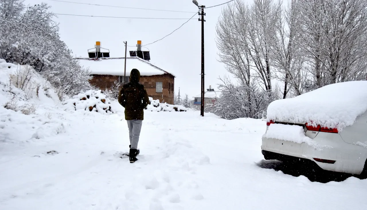 Meteoroloji illeri tek tek duyurdu! 45 il için kuvvetli kar yağışı uyarısı: Sıcaklıklar eski 22 dereceye kadar düşecek 
