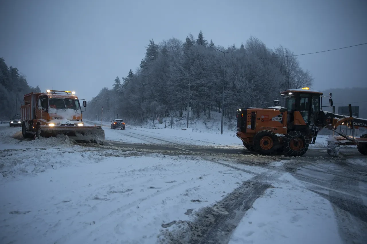 Meteoroloji illeri tek tek duyurdu! 45 il için kuvvetli kar yağışı uyarısı: Sıcaklıklar eski 22 dereceye kadar düşecek 
