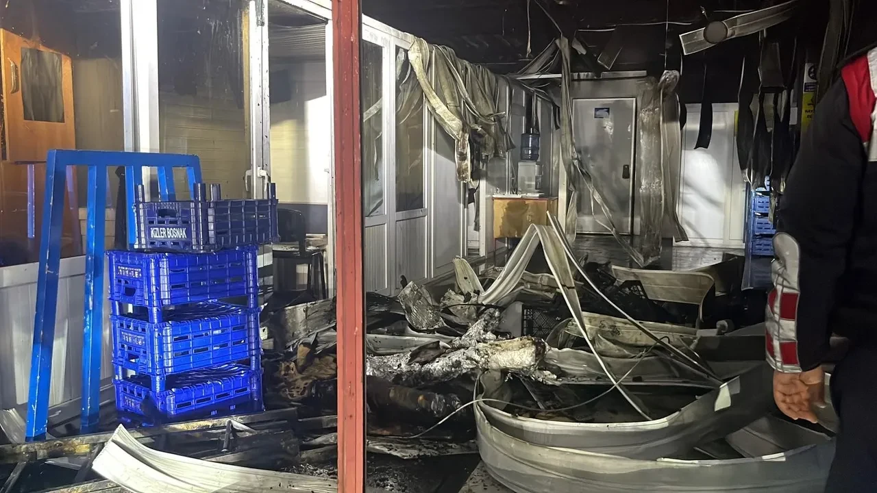 Muzların sarartıldığı tesisi alevler sardı: Tonlarcası bir anda zarar gördü