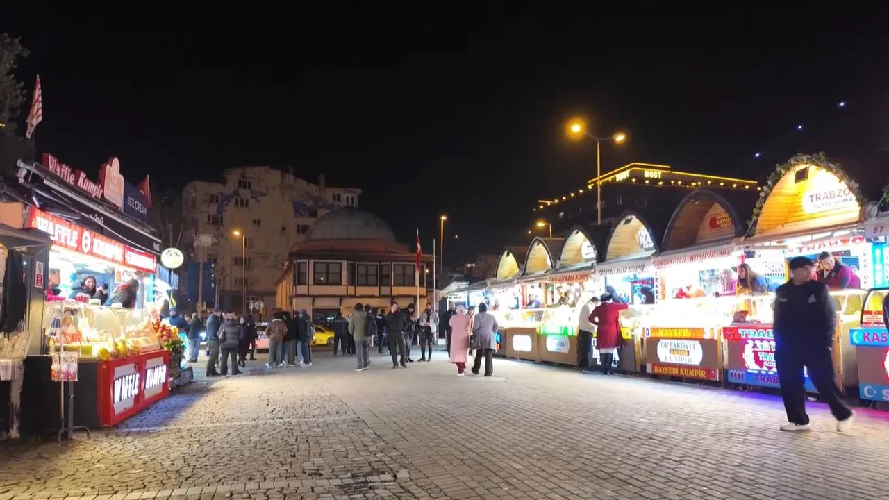 Ortaköy'de yılbaşında şaşırtan görüntü! Esnaf tek şeyden şüpheleniyor