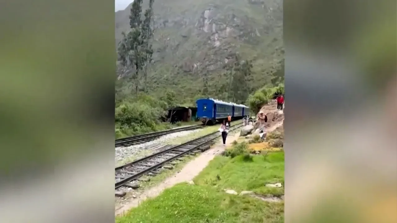Peru’da iki tren kafa kafaya çarpıştı! Ölü ve yaralılar var