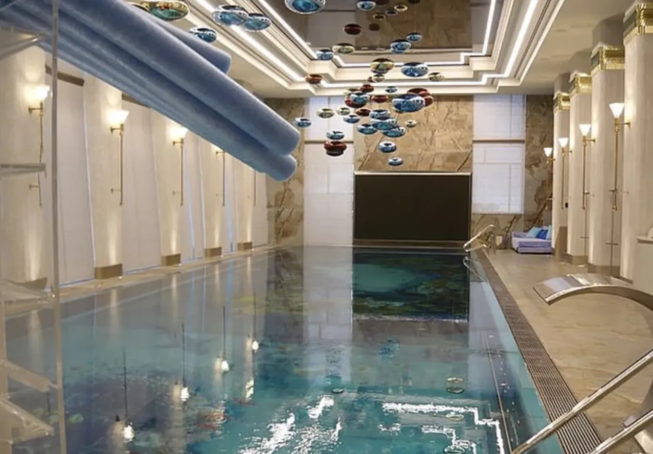 Putin'in Kırım'da el koyduğu sarayın görüntüleri: İçinde hastane, tiyatro, altın döşemeli banyo var