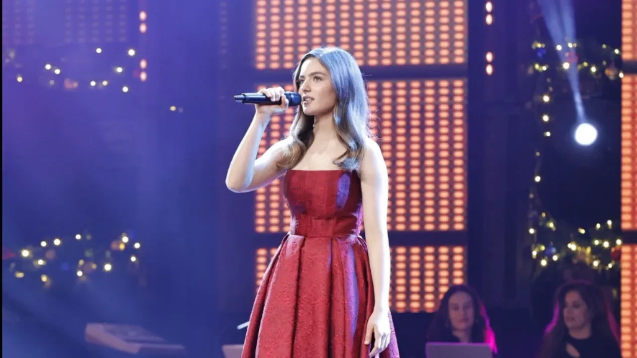 Taşacak Bu Deniz'in Eleni'si Ava Yaman makyajsız haliyle beğeni topladı