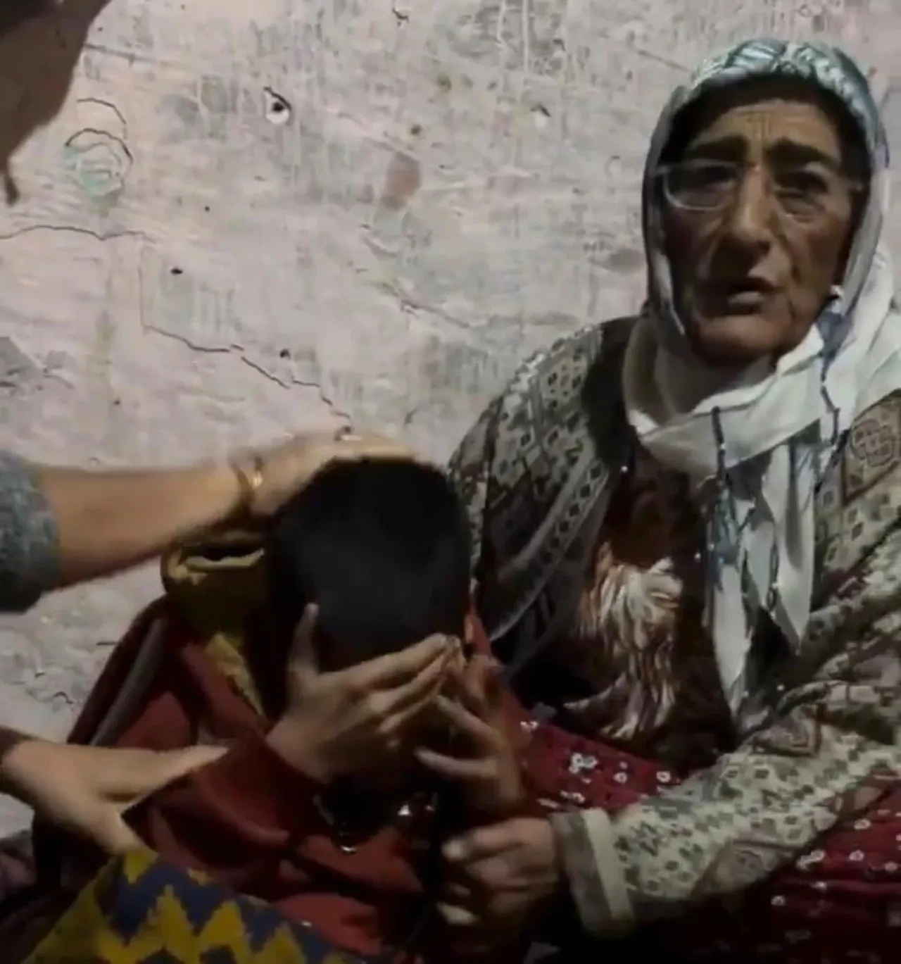 Ankara'da insanlık ayıbı! Babası öldü, annesi kaçtı: Engelli çocuk güvercin kümesinde tutuldu