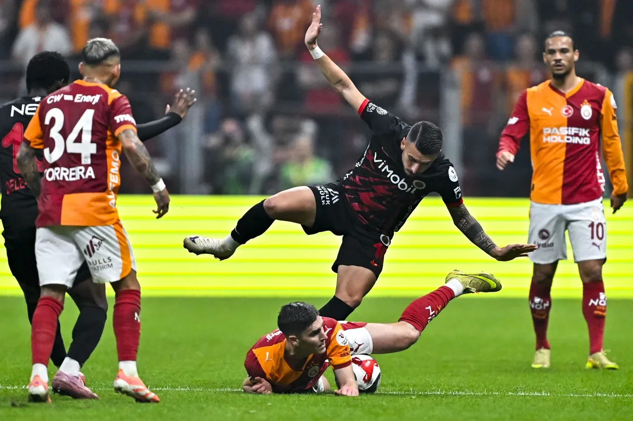 Galatasaray'a Roland Sallai'den kötü haber