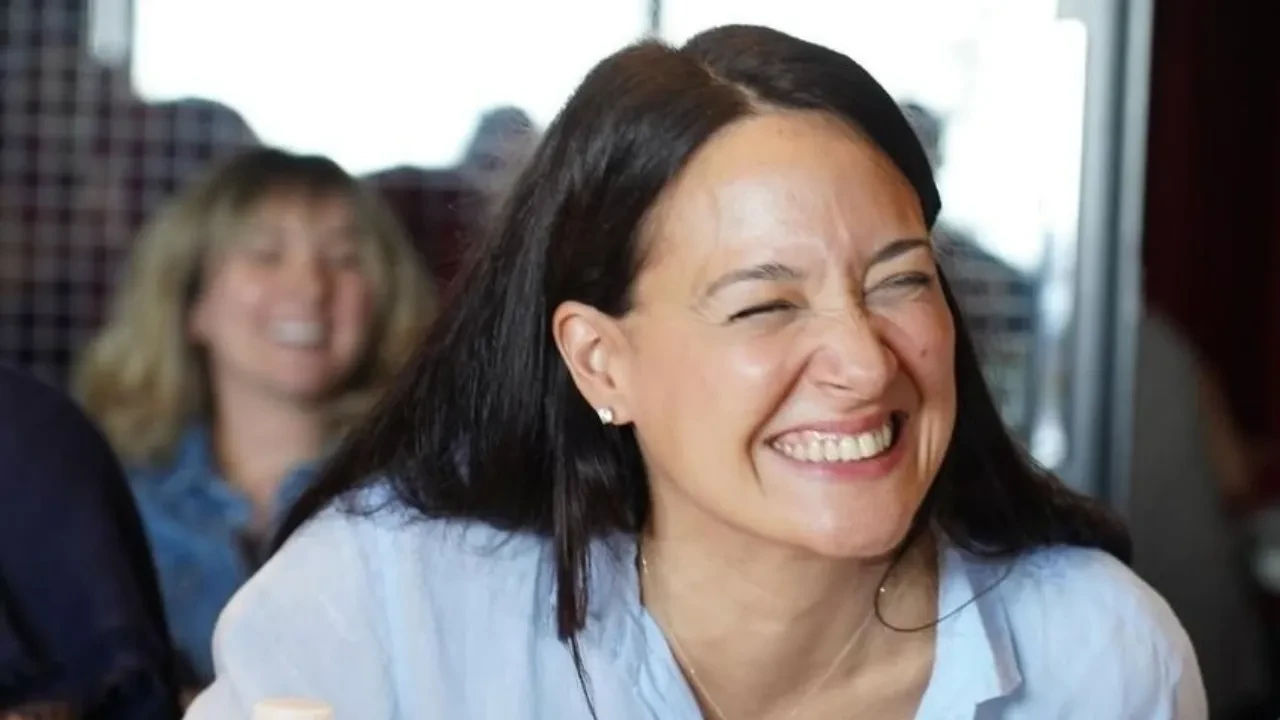 Gupse Özay ortaokul fotoğrafını paylaştı herkes 